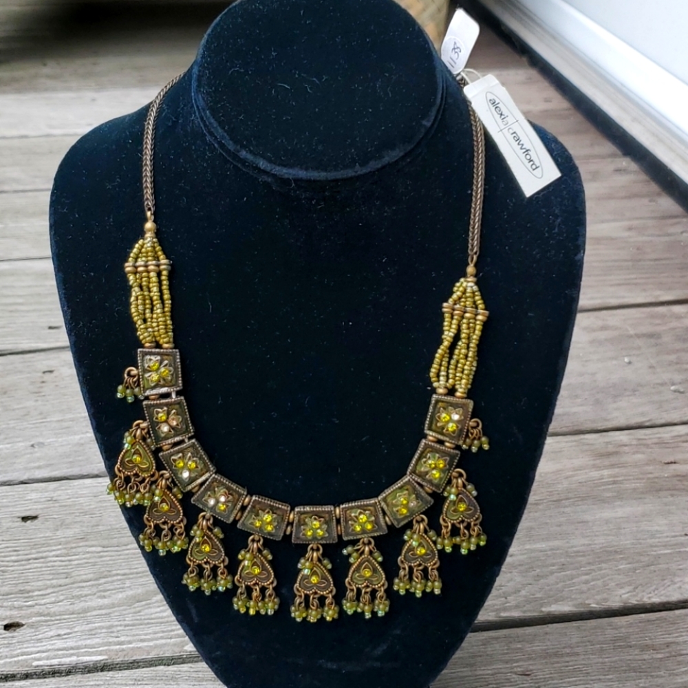 NWT stunning boutique beaded necklace